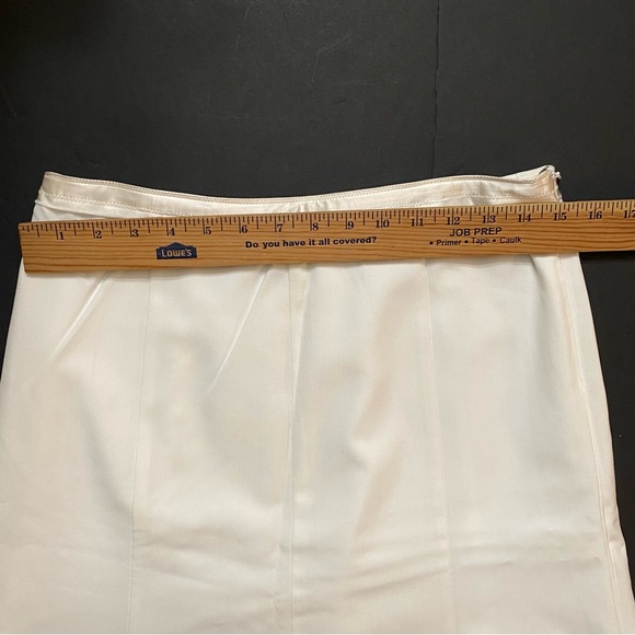 The limited women's white Godet skirt, ruffled detail size 4 - Picture 4 of 12